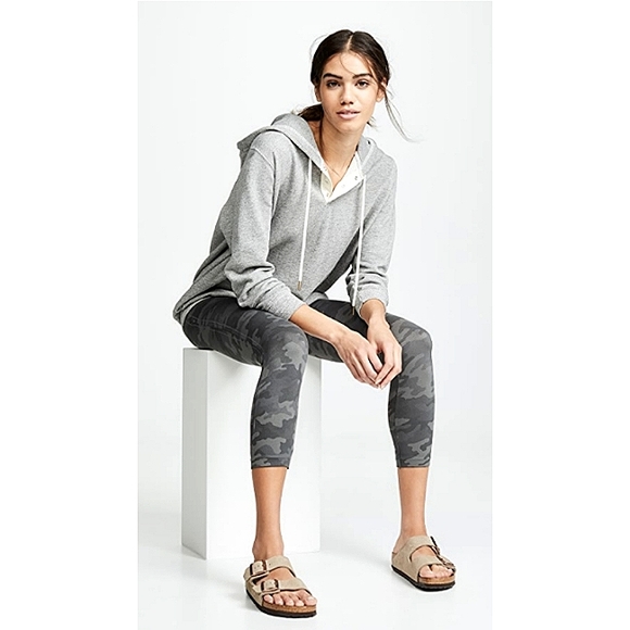 New Spanx Look at Me Now Seamless Cropped Leggings Size Small Black Camo - Picture 9 of 16